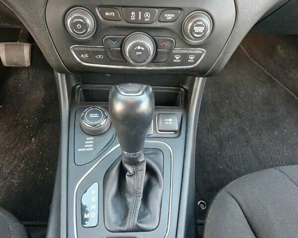 Белый Джип Чероки, объемом двигателя 3.24 л и пробегом 61 тыс. км за 19500 $, фото 26 на Automoto.ua