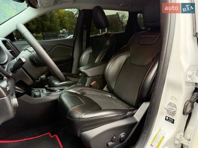 Белый Джип Чероки, объемом двигателя 3.24 л и пробегом 84 тыс. км за 24500 $, фото 26 на Automoto.ua