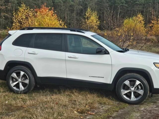 Белый Джип Чероки, объемом двигателя 3.2 л и пробегом 96 тыс. км за 13200 $, фото 6 на Automoto.ua