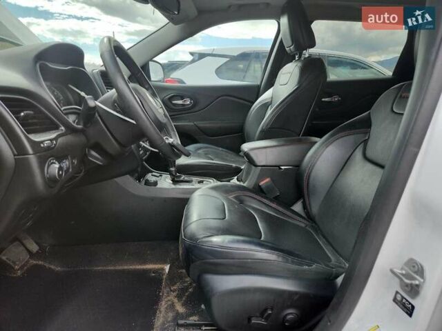 Белый Джип Чероки, объемом двигателя 3.24 л и пробегом 115 тыс. км за 6000 $, фото 6 на Automoto.ua