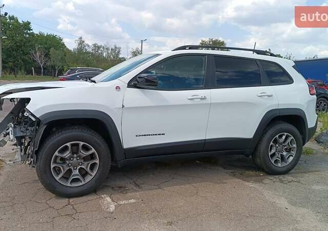 Білий Джип Cherokee, об'ємом двигуна 3.24 л та пробігом 97 тис. км за 11300 $, фото 9 на Automoto.ua