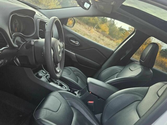 Белый Джип Чероки, объемом двигателя 3.2 л и пробегом 96 тыс. км за 13200 $, фото 11 на Automoto.ua