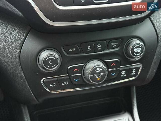 Белый Джип Чероки, объемом двигателя 3.24 л и пробегом 84 тыс. км за 24500 $, фото 40 на Automoto.ua