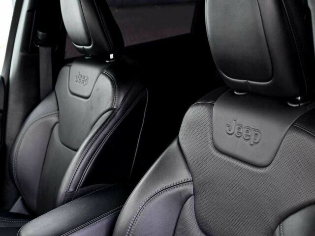 Белый Джип Чероки, объемом двигателя 3.2 л и пробегом 65 тыс. км за 12300 $, фото 14 на Automoto.ua