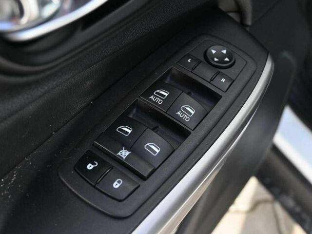 Белый Джип Чероки, объемом двигателя 3.2 л и пробегом 65 тыс. км за 12300 $, фото 12 на Automoto.ua