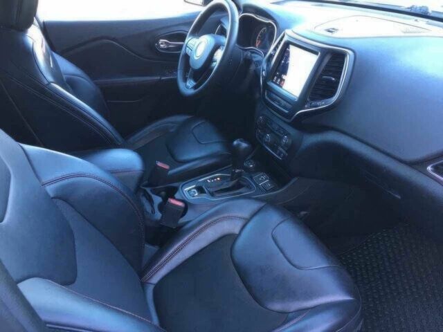 Білий Джип Cherokee, об'ємом двигуна 3.2 л та пробігом 30 тис. км за 13500 $, фото 8 на Automoto.ua