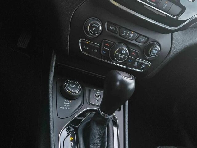 Белый Джип Чероки, объемом двигателя 3.2 л и пробегом 96 тыс. км за 13200 $, фото 14 на Automoto.ua