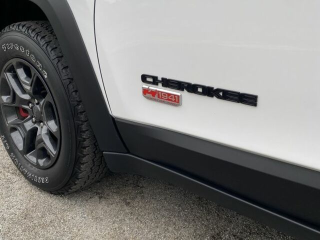 Джип Чероки 2022 в Чернигове на Automoto.ua Белый Джип Чероки, объемом двигателя 3.2 л и пробегом 97 тыс. км за 23000 $, фото 2 на Automoto.ua