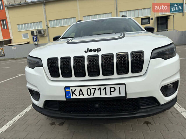Белый Джип Чероки, объемом двигателя 3.24 л и пробегом 28 тыс. км за 25400 $, фото 3 на Automoto.ua