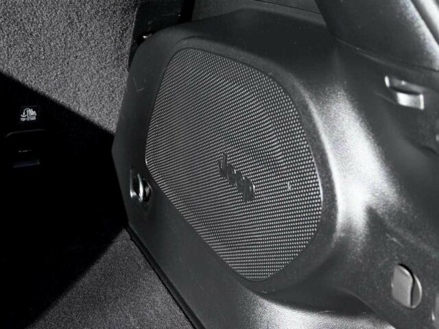 Белый Джип Чероки, объемом двигателя 3.2 л и пробегом 65 тыс. км за 12300 $, фото 11 на Automoto.ua