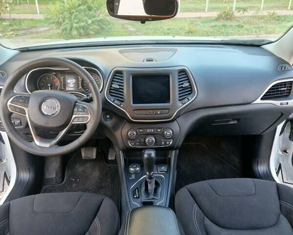 Белый Джип Чероки, объемом двигателя 3.24 л и пробегом 61 тыс. км за 19500 $, фото 19 на Automoto.ua