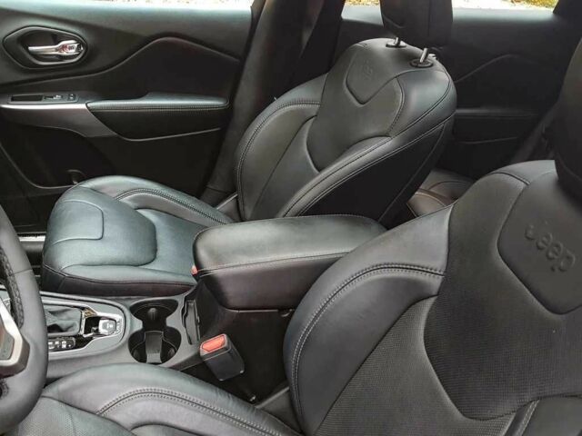 Белый Джип Чероки, объемом двигателя 3.2 л и пробегом 87 тыс. км за 12300 $, фото 8 на Automoto.ua