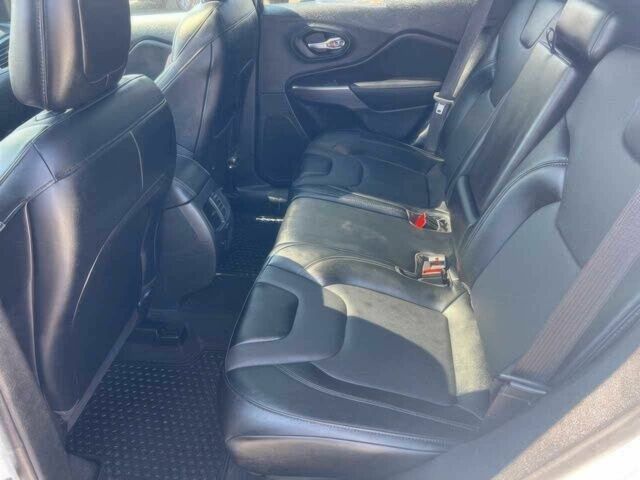 Белый Джип Чероки, объемом двигателя 3.2 л и пробегом 16 тыс. км за 13600 $, фото 9 на Automoto.ua