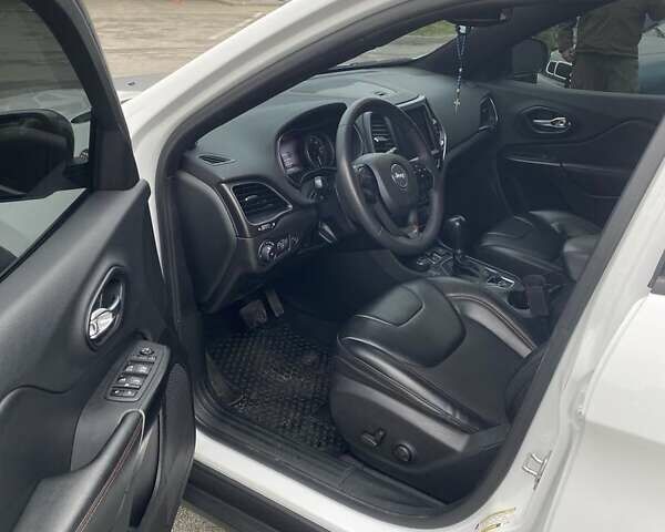 Джип Чероки 2022 в Чернигове на Automoto.ua Белый Джип Чероки, объемом двигателя 3.2 л и пробегом 97 тыс. км за 23000 $, фото 15 на Automoto.ua