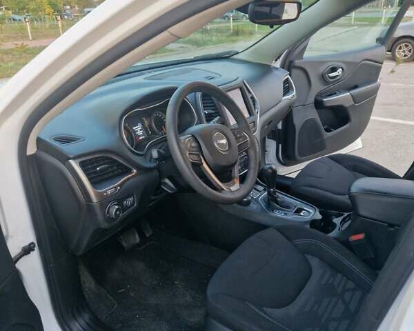 Белый Джип Чероки, объемом двигателя 3.24 л и пробегом 61 тыс. км за 19500 $, фото 21 на Automoto.ua