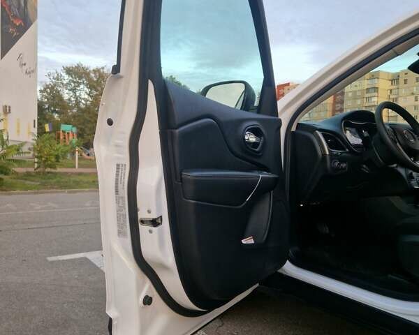 Белый Джип Чероки, объемом двигателя 3.24 л и пробегом 61 тыс. км за 19500 $, фото 18 на Automoto.ua