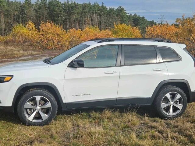 Белый Джип Чероки, объемом двигателя 3.2 л и пробегом 96 тыс. км за 13200 $, фото 2 на Automoto.ua