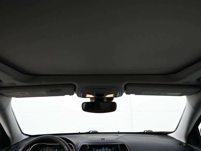 Белый Джип Чероки, объемом двигателя 3.2 л и пробегом 65 тыс. км за 12300 $, фото 21 на Automoto.ua