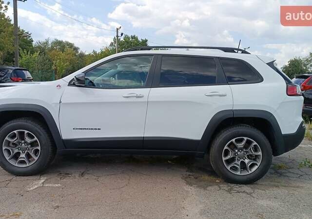 Білий Джип Cherokee, об'ємом двигуна 3.24 л та пробігом 97 тис. км за 11300 $, фото 7 на Automoto.ua