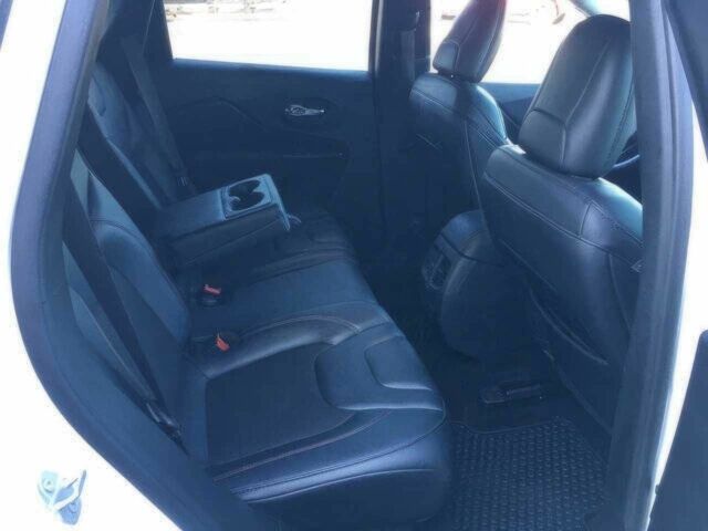 Білий Джип Cherokee, об'ємом двигуна 3.2 л та пробігом 30 тис. км за 13500 $, фото 9 на Automoto.ua