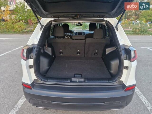 Белый Джип Чероки, объемом двигателя 3.24 л и пробегом 61 тыс. км за 19500 $, фото 29 на Automoto.ua