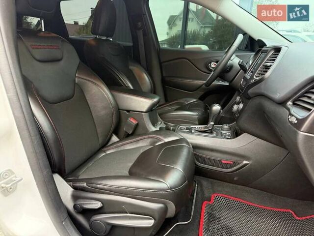 Белый Джип Чероки, объемом двигателя 3.24 л и пробегом 84 тыс. км за 24500 $, фото 31 на Automoto.ua