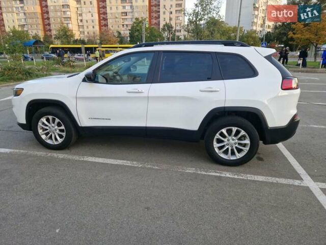 Белый Джип Чероки, объемом двигателя 3.24 л и пробегом 61 тыс. км за 19500 $, фото 2 на Automoto.ua