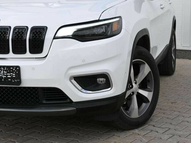 Белый Джип Чероки, объемом двигателя 3.2 л и пробегом 65 тыс. км за 12300 $, фото 3 на Automoto.ua