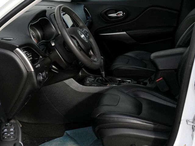 Белый Джип Чероки, объемом двигателя 3.2 л и пробегом 65 тыс. км за 12300 $, фото 13 на Automoto.ua