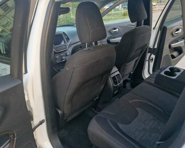 Белый Джип Чероки, объемом двигателя 3.24 л и пробегом 61 тыс. км за 19500 $, фото 17 на Automoto.ua