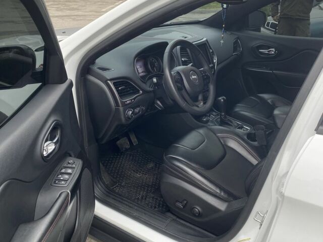 Джип Чероки 2022 в Чернигове на Automoto.ua Белый Джип Чероки, объемом двигателя 3.2 л и пробегом 97 тыс. км за 23000 $, фото 16 на Automoto.ua