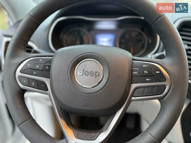 Белый Джип Чероки, объемом двигателя 3.24 л и пробегом 73 тыс. км за 18500 $, фото 81 на Automoto.ua