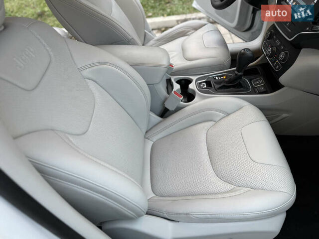 Белый Джип Чероки, объемом двигателя 3.24 л и пробегом 73 тыс. км за 18500 $, фото 65 на Automoto.ua