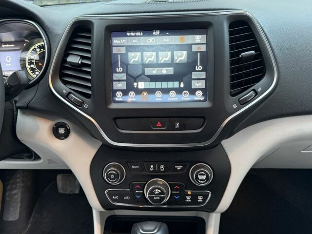 Белый Джип Чероки, объемом двигателя 3.2 л и пробегом 70 тыс. км за 17500 $, фото 19 на Automoto.ua