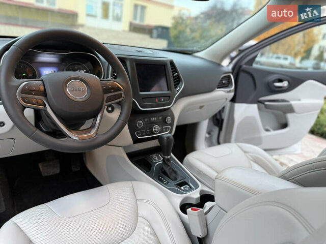 Белый Джип Чероки, объемом двигателя 3.24 л и пробегом 73 тыс. км за 18500 $, фото 91 на Automoto.ua