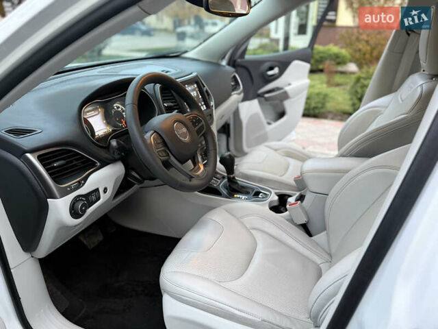 Белый Джип Чероки, объемом двигателя 3.24 л и пробегом 73 тыс. км за 18500 $, фото 58 на Automoto.ua