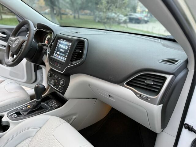 Белый Джип Чероки, объемом двигателя 3.2 л и пробегом 70 тыс. км за 17500 $, фото 17 на Automoto.ua