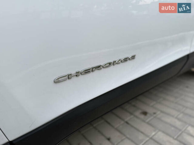 Белый Джип Чероки, объемом двигателя 3.24 л и пробегом 73 тыс. км за 18500 $, фото 30 на Automoto.ua