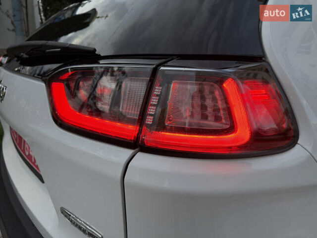 Белый Джип Чероки, объемом двигателя 3.24 л и пробегом 73 тыс. км за 18500 $, фото 33 на Automoto.ua