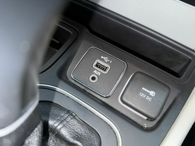 Белый Джип Чероки, объемом двигателя 3.2 л и пробегом 70 тыс. км за 17500 $, фото 21 на Automoto.ua