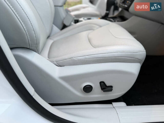 Белый Джип Чероки, объемом двигателя 3.24 л и пробегом 73 тыс. км за 18500 $, фото 63 на Automoto.ua