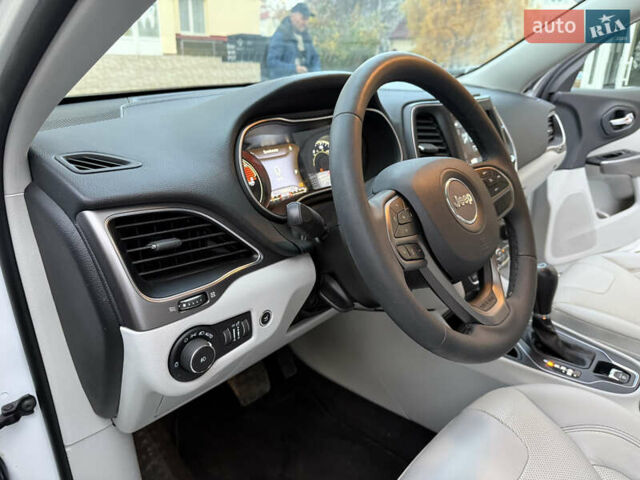 Белый Джип Чероки, объемом двигателя 3.24 л и пробегом 73 тыс. км за 18500 $, фото 57 на Automoto.ua