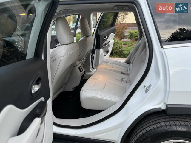 Белый Джип Чероки, объемом двигателя 3.24 л и пробегом 73 тыс. км за 18500 $, фото 59 на Automoto.ua