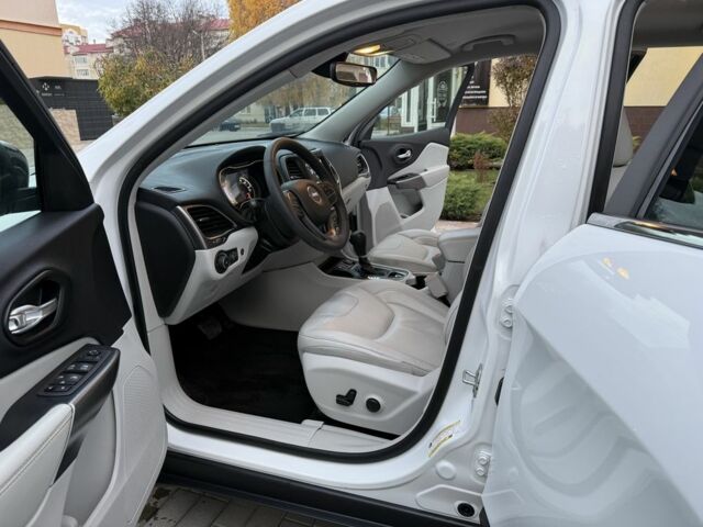 Белый Джип Чероки, объемом двигателя 3.2 л и пробегом 70 тыс. км за 17500 $, фото 10 на Automoto.ua