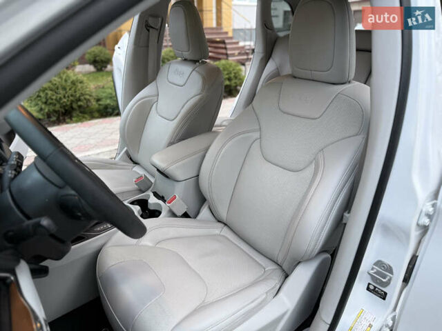 Белый Джип Чероки, объемом двигателя 3.24 л и пробегом 73 тыс. км за 18500 $, фото 89 на Automoto.ua