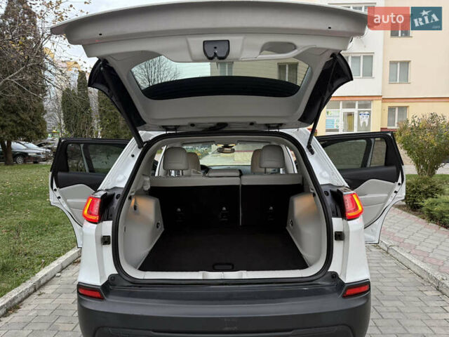 Белый Джип Чероки, объемом двигателя 3.24 л и пробегом 73 тыс. км за 18500 $, фото 46 на Automoto.ua