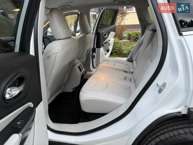 Белый Джип Чероки, объемом двигателя 3.24 л и пробегом 73 тыс. км за 18500 $, фото 49 на Automoto.ua