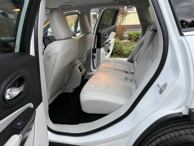 Белый Джип Чероки, объемом двигателя 3.2 л и пробегом 70 тыс. км за 17500 $, фото 11 на Automoto.ua