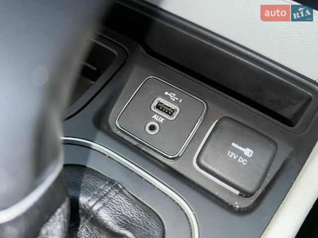 Белый Джип Чероки, объемом двигателя 3.24 л и пробегом 73 тыс. км за 18500 $, фото 77 на Automoto.ua