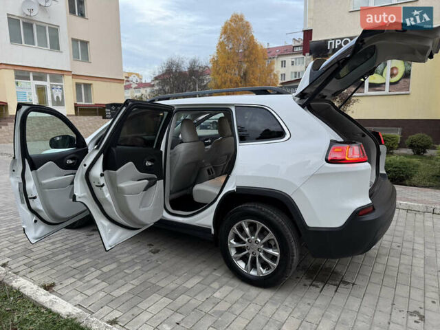 Белый Джип Чероки, объемом двигателя 3.24 л и пробегом 73 тыс. км за 18500 $, фото 87 на Automoto.ua